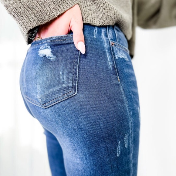 Risen Dark Wash Mid-Rise Vintage Relaxed Fit Skinny Jeans - Picture 7 of 7